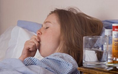 Ребенок захлебывается соплями во сне: что делать?