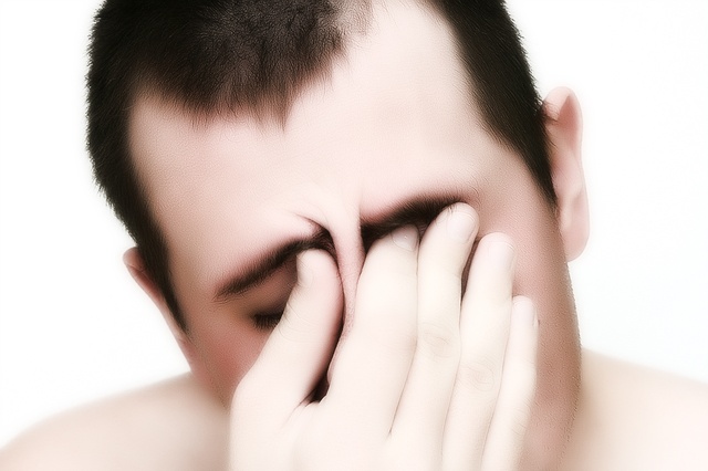 Болит голова красные глаза что это такое