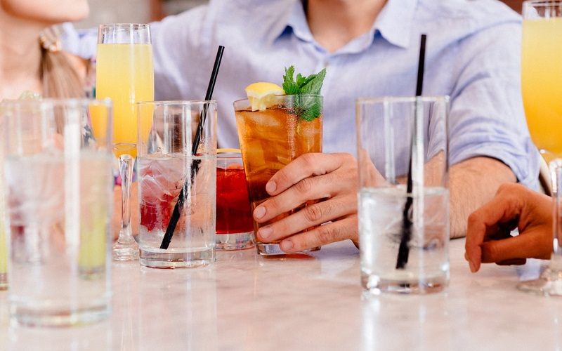 Понизил градус болит голова