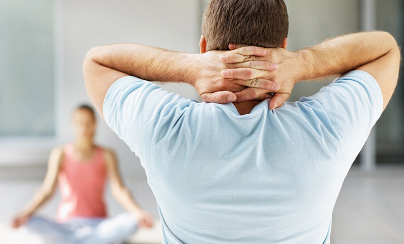 Хрустит шея и болит голова: Что делать? Хрустит шея и болит голова: Что делать?